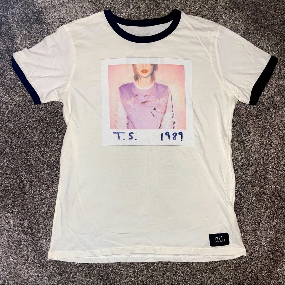 Taylor Swift 1989 Concert Tee PERFECT CONDITION!